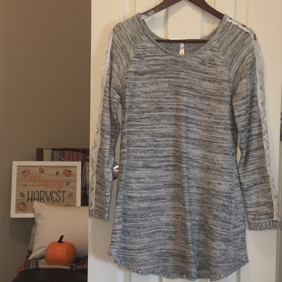 Live & Piper by Vanity Sweater - Picture 2 of 7